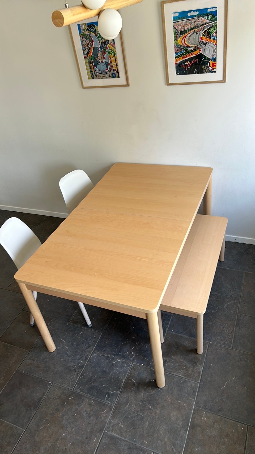 Uitschuifbare houte eettafel, 2 stoelen + bijbehorend bankje, Huis en Inrichting, Ophalen, Gebruikt, 50 tot 100 cm, 150 tot 200 cm
