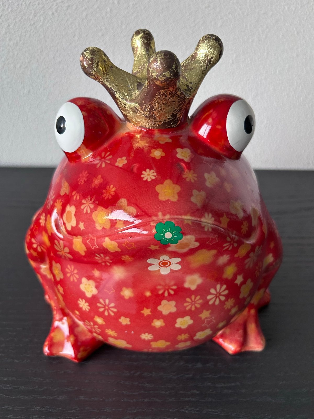 Pomme Pidou Kikker Spaarpot met Kroon - Rood Bloemenpatroon, Ophalen of Verzenden, Zo goed als nieuw, Steen, Aardewerk of Keramiek