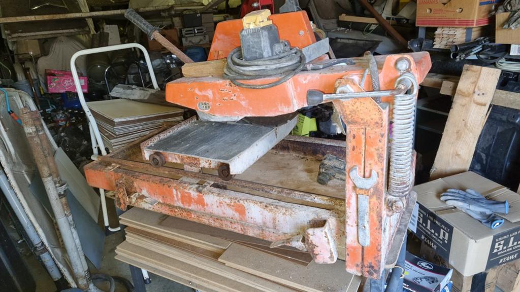 STEENZAAGMACHINE - NIEUWE DIAMANTSCHIJF - WSTERKOELING, Ophalen of Verzenden, 1200 watt of meer, 70 mm of meer