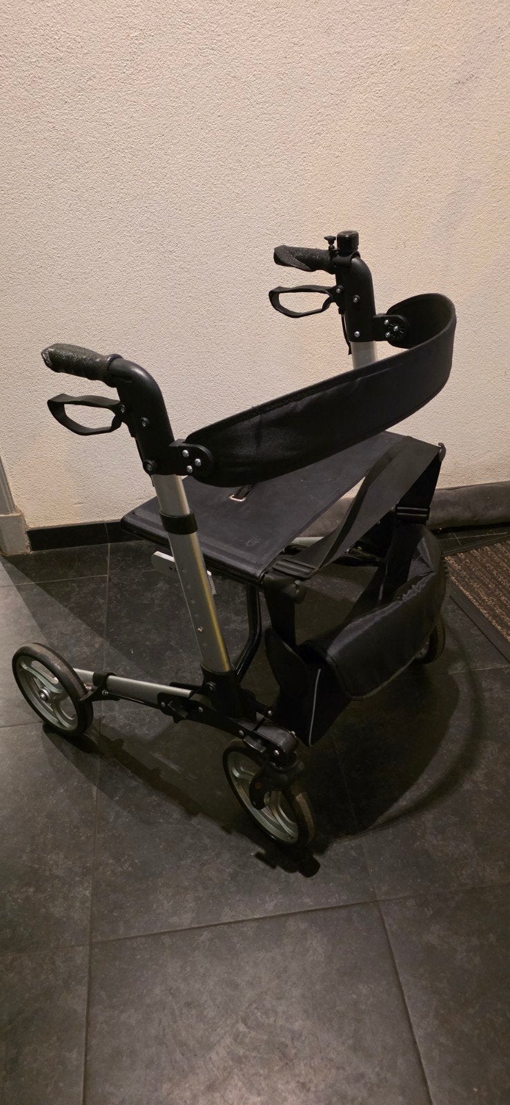 rollator ridder assistent in hoogte verstelbaar, Ophalen, Lichtgewicht, Zo goed als nieuw