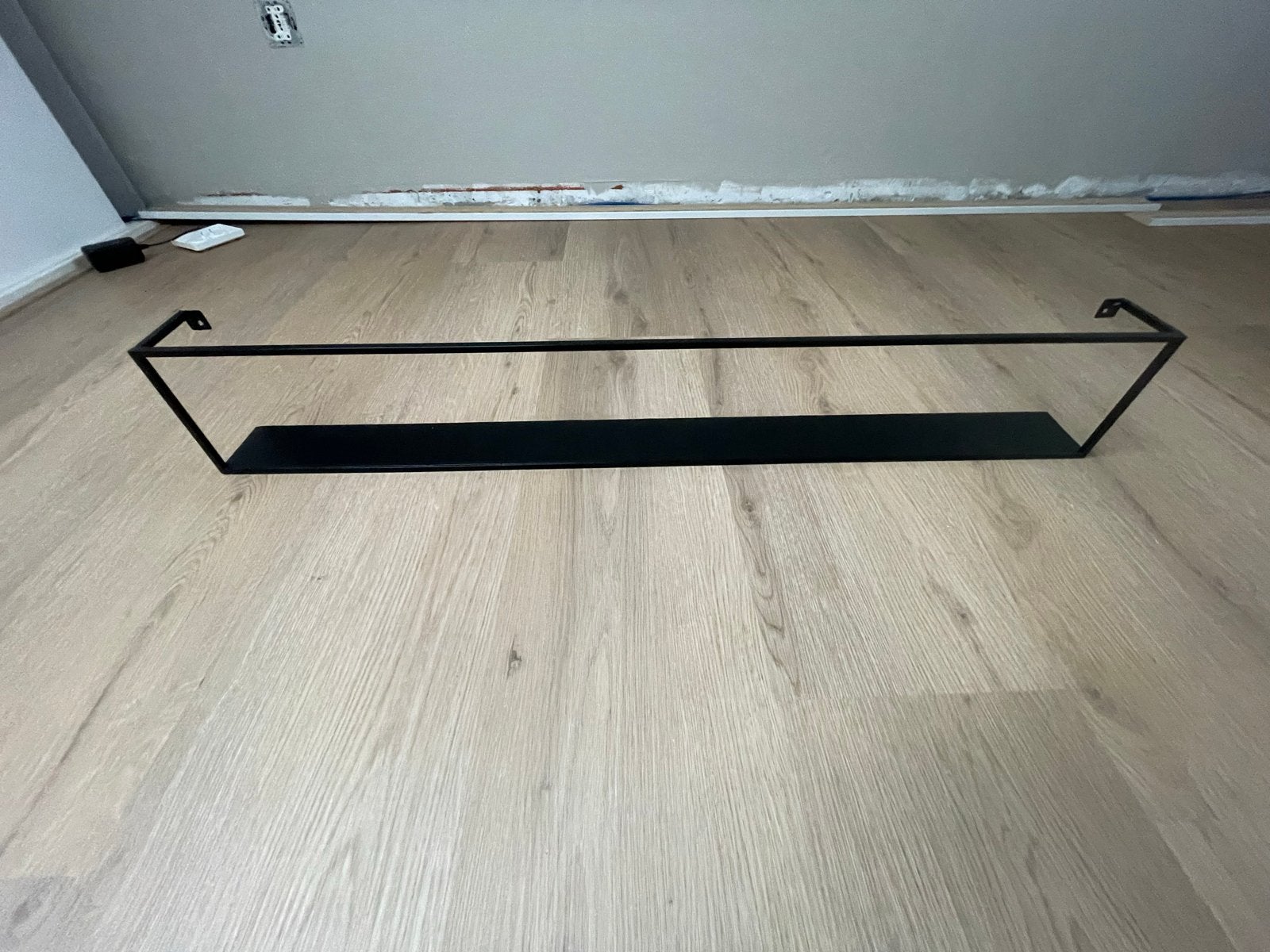 Zwart rekje voor muurbevestiging - 100cm breed, Ophalen, Zo goed als nieuw