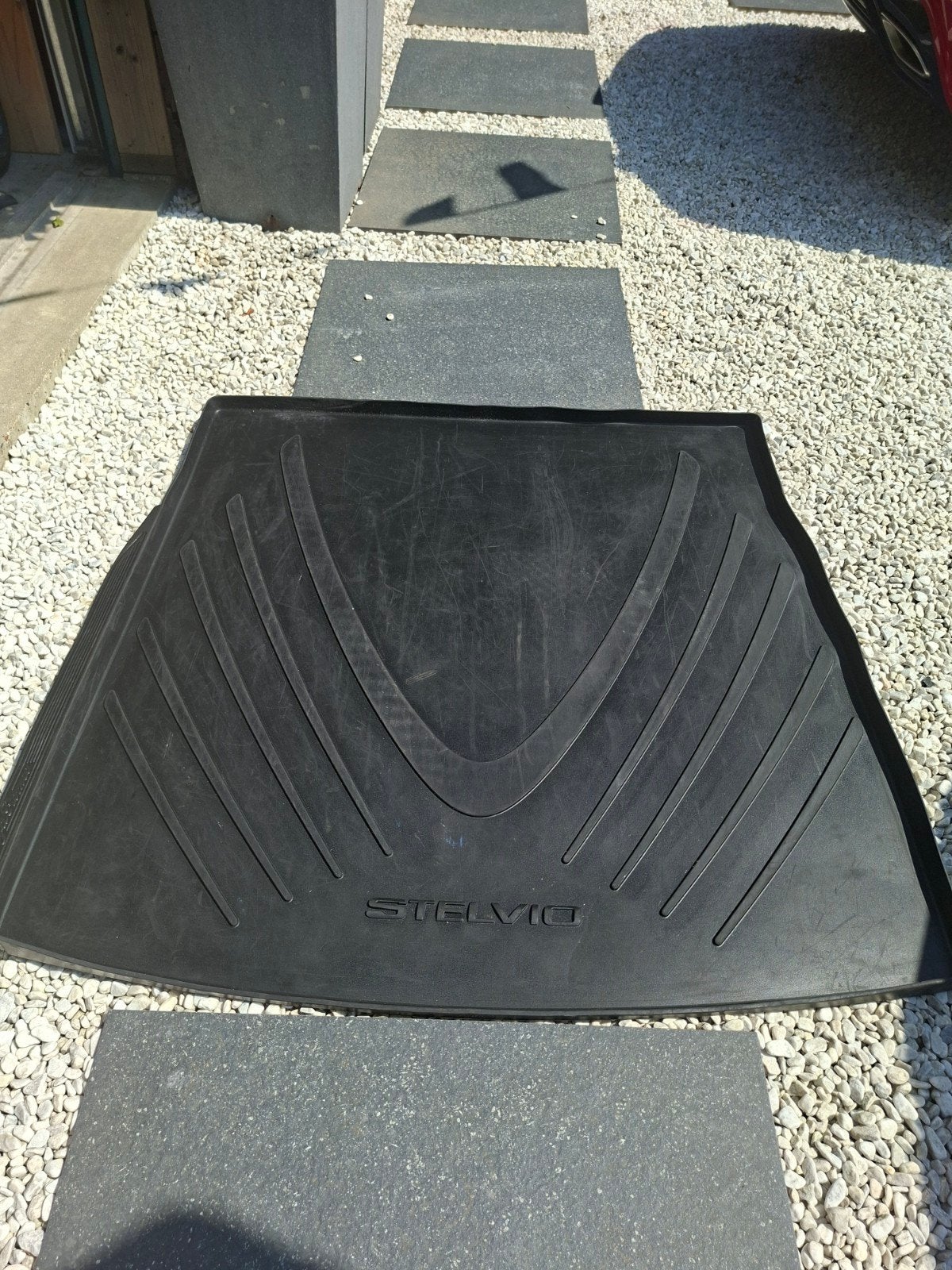 Kofferbakmat voor Alfa Romeo Stelvio, Ophalen, Gebruikt