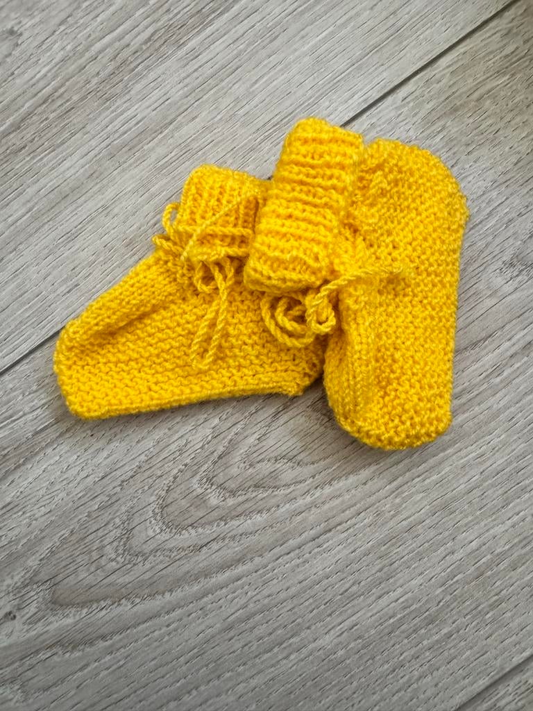 Handgebreide gele babysokjes, Ophalen of Verzenden, Nieuw, Jongetje of Meisje, Sokjes