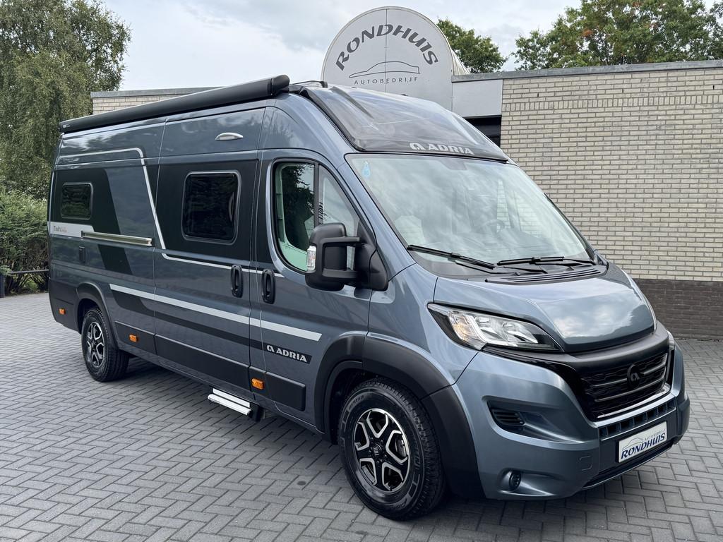 Adria Twin Supreme 640 SGX 140 pk AUTOMAAT 9-Traps Euro6 Fia, Caravans en Kamperen, Automaat, Buscamper of Camperbus, Ringverwarming