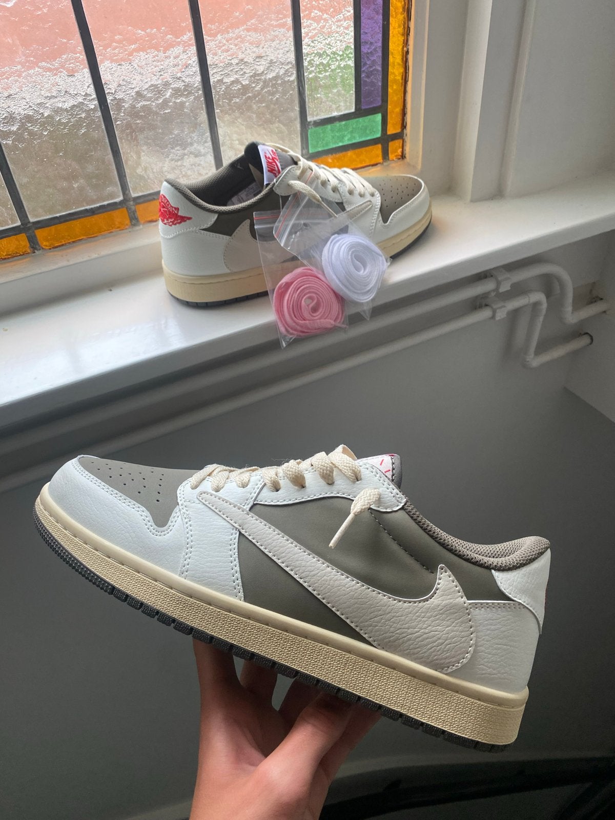 Jordan 1 Low x Travis Scott Mocha - Maat 44, Ophalen of Verzenden, Nieuw, Bruin, Sneakers of Gympen