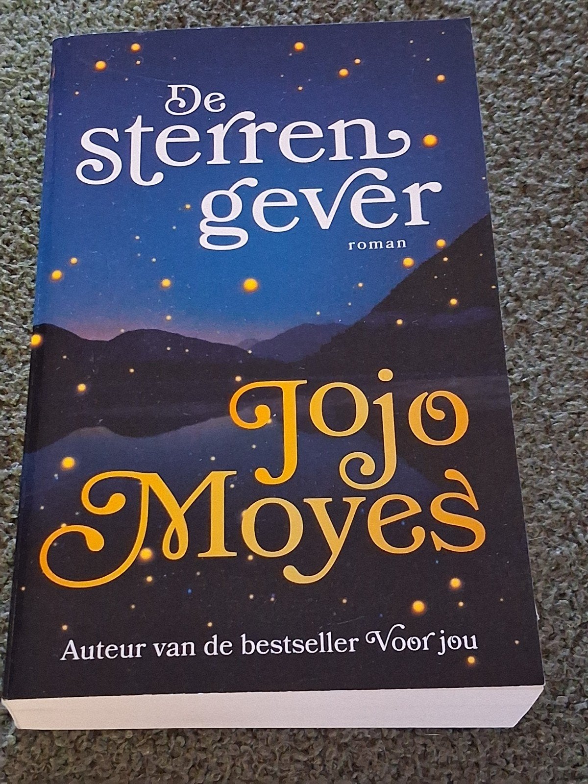 De Sterrengever - Jojo Moyes (roman), Ophalen of Verzenden, Zo goed als nieuw, Jojo Moyes, Nederland