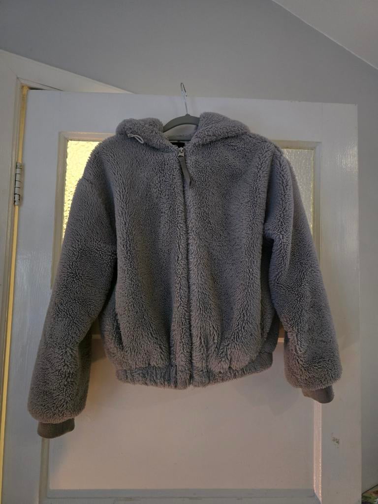 Bershka Teddy Jas met Capuchon - Grijs, Maat XS, Kleding | Dames, Jassen | Winter, Zo goed als nieuw, Maat 34 (XS) of kleiner