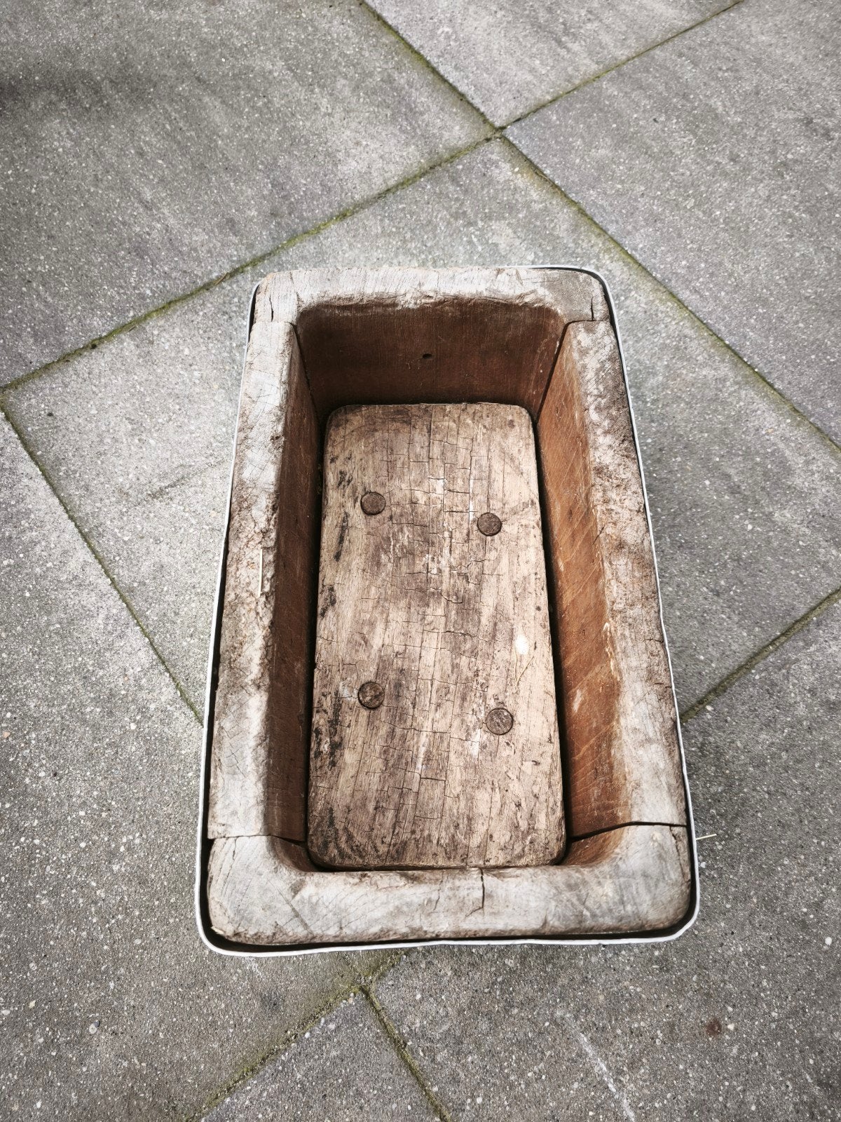 Antieke houten kaasmallen, Ophalen