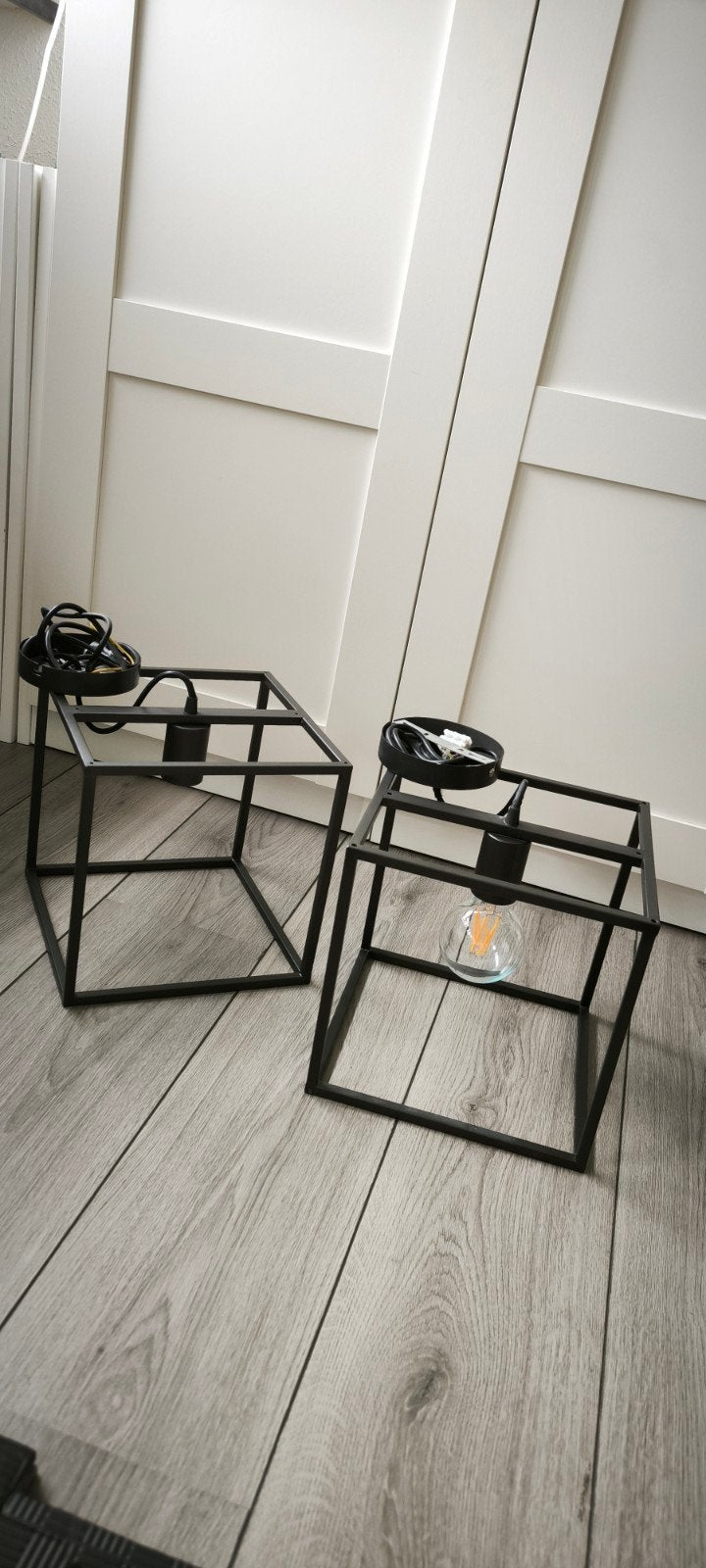 Zwart metalen hanglamp Lucide 2x, Ophalen, Zo goed als nieuw, Metaal, E27 (groot)