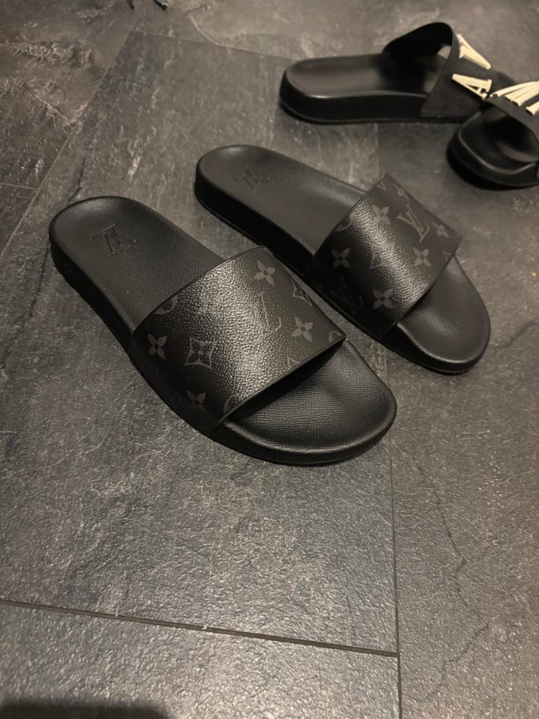Louis Vuitton Slippers Maat 41/41.5, Kleding | Heren, Schoenen, Ophalen, Gedragen, Zwart, Slippers