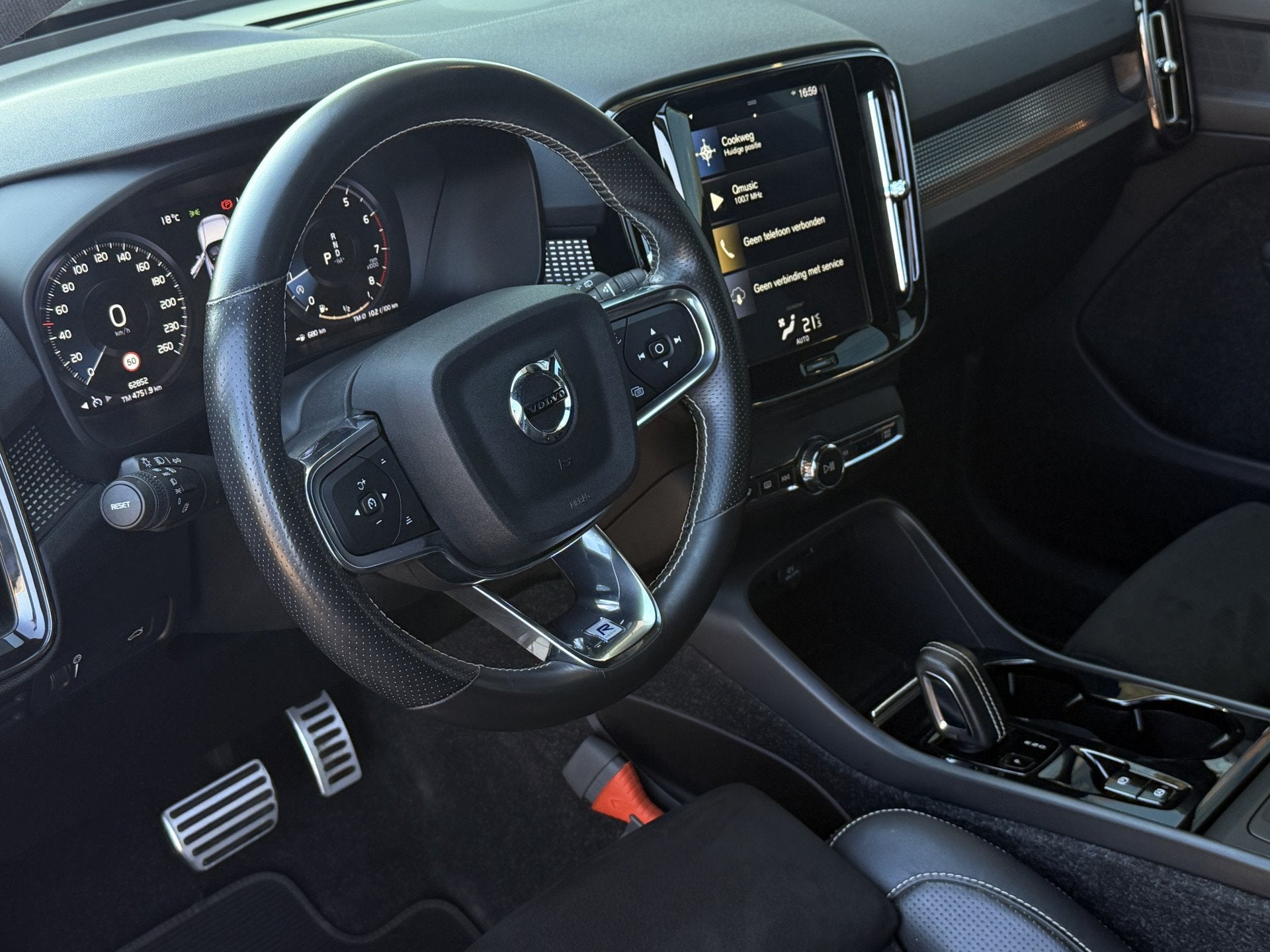 Volvo XC40 2.0 T4 R-Design 191 PK | ACC | Camera | NAVI, Auto's, 15 km/l, 1969 cc, Zwart, Origineel Nederlands
