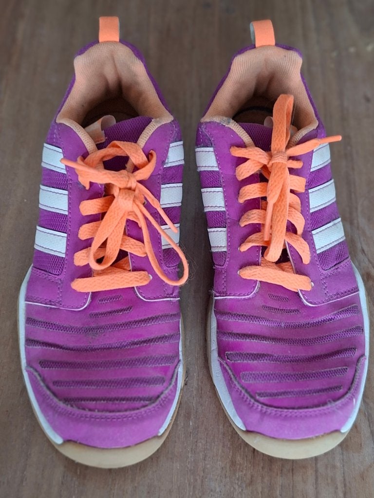 sportschoenen (indoor) dames Adidas maat 38, Kleding | Dames, Overige kleuren, Adidas, Sportschoenen, Ophalen of Verzenden