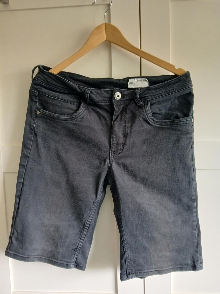 Korte zwarte spijkerbroek Denim 1982 maat 31, Kleding | Heren, Spijkerbroeken en Jeans, Zwart, Ophalen of Verzenden, Gedragen