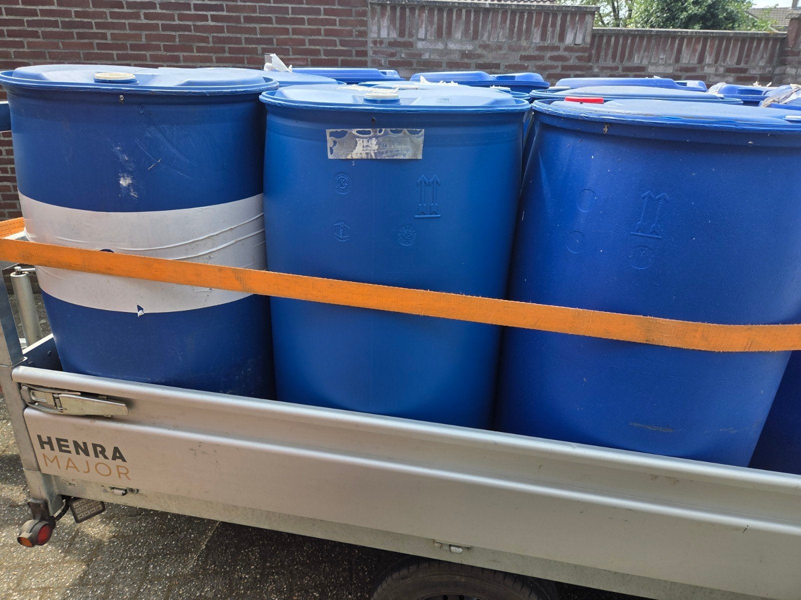 11 blauwe 200 liter  vaten  van kunstof, 150 liter of meer, Ophalen