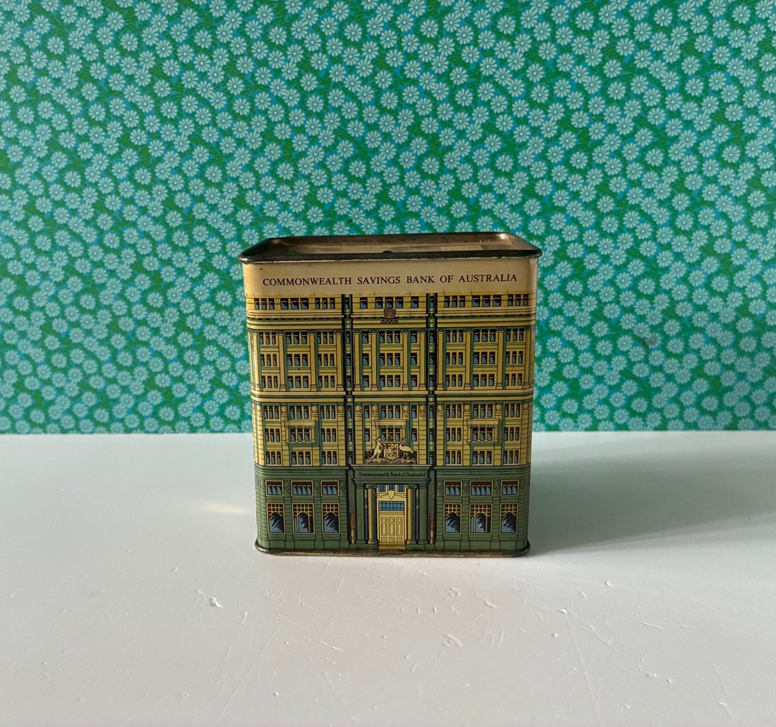 Vintage spaarpot Commonwealth Savings bank of Australia, Gebruikt, Ophalen of Verzenden, Metaal of Blik, Nvt