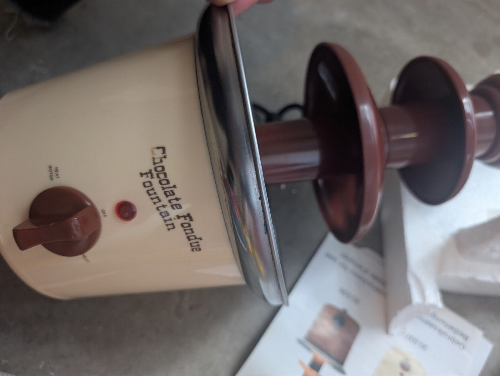 Chocolate Fondue Fountain, Ophalen