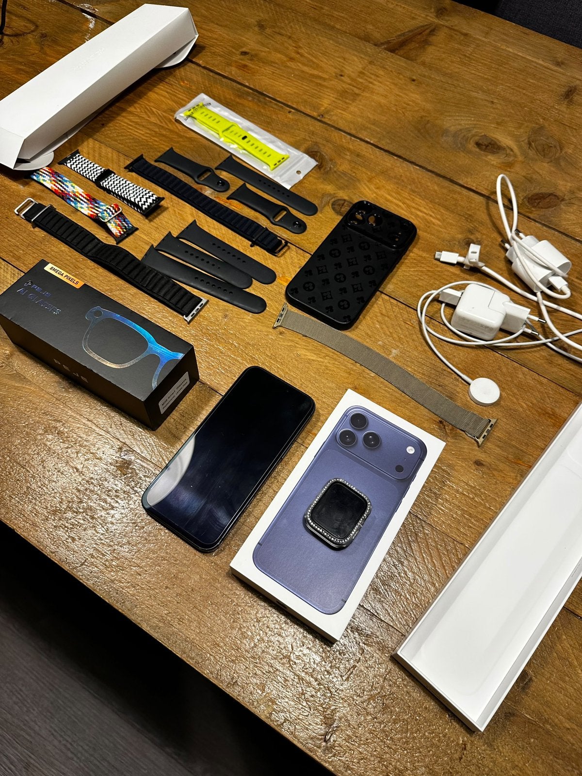 Foto 3 van iPhone 17 Pro Max + Apple Watch Series 6 + Accessoires –