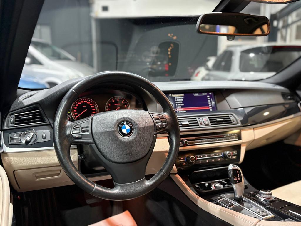 BMW 5-serie 528i High Executive|LEDER|LED|MEMORY|NAVI|STOELV, Automaat, Euro 5, Gebruikt, Navigatiesysteem