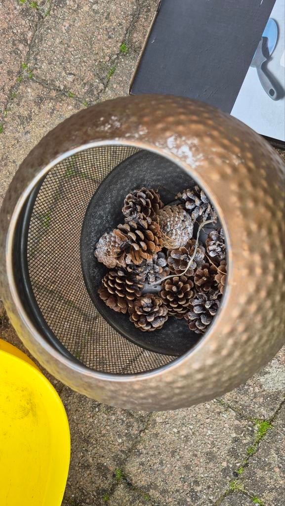 Decoratie dennenappels in metalen schaal, Ophalen