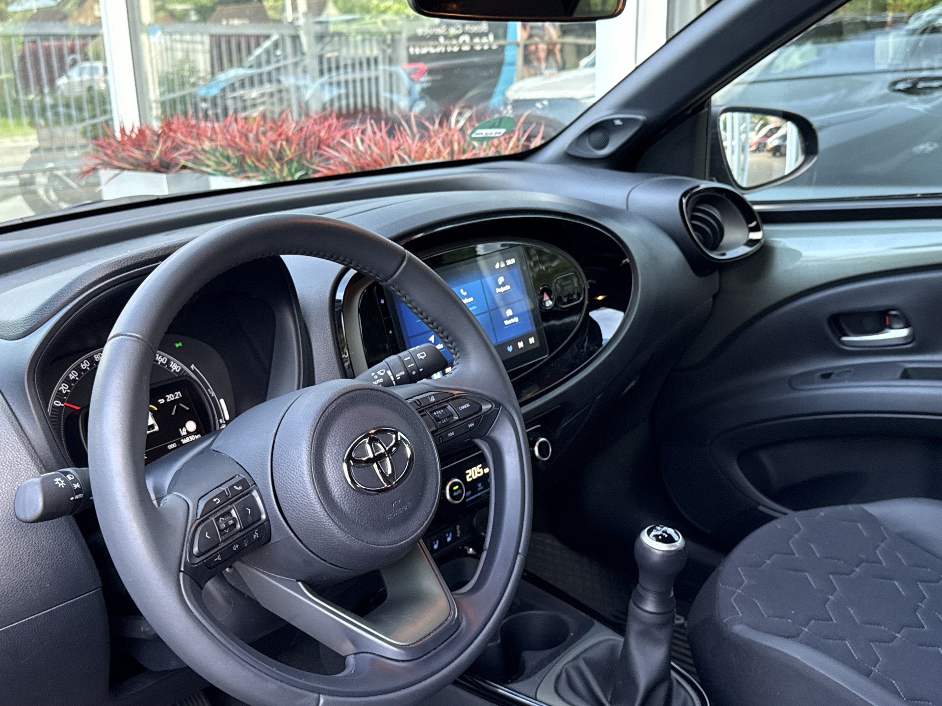 Toyota Aygo X 1.0 VVT-i MT Envy - JBL sound | PDC v+a | Carp, Stof, Gebruikt, Zwart, 4 stoelen