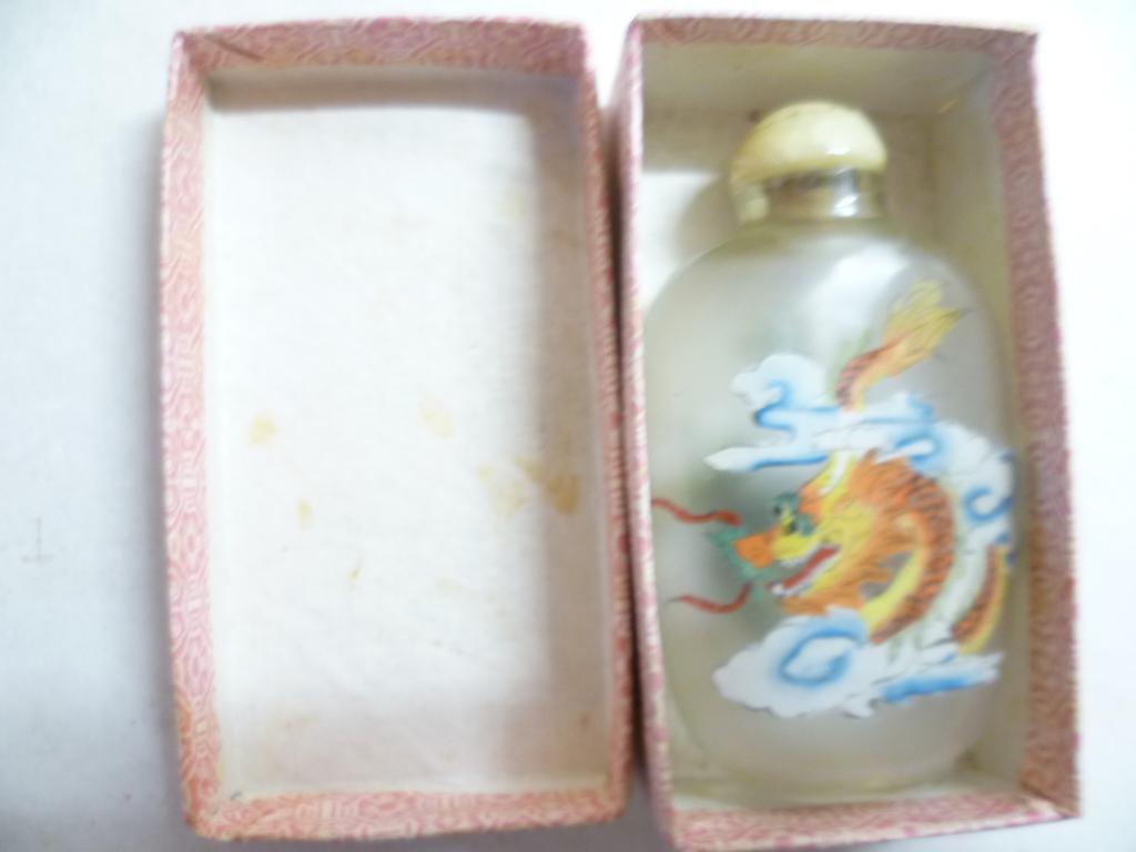Chinees glazen flesje 7,5cm hg binnenkant beschilderd Draak, Antiek en Kunst, Curiosa en Brocante, Ophalen of Verzenden