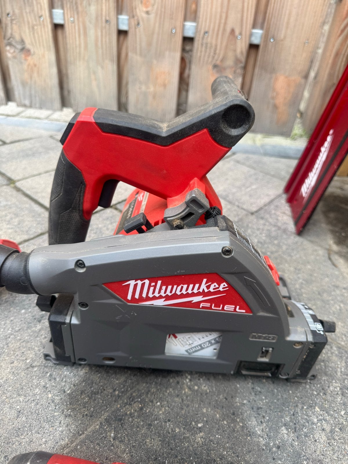 Milwaukee M18-FPS55 invalzaag met 140cm liniaal, Doe-het-zelf en Verbouw, Invalzaag, Ophalen of Verzenden, Zo goed als nieuw, 30 tot 70 mm