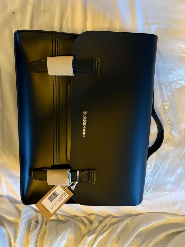 Gloednieuwe Dr Martens Messenger Tas leren boekentas, Sieraden, Tassen en Uiterlijk, Tassen | Damestassen, Nieuw, Schoudertasje