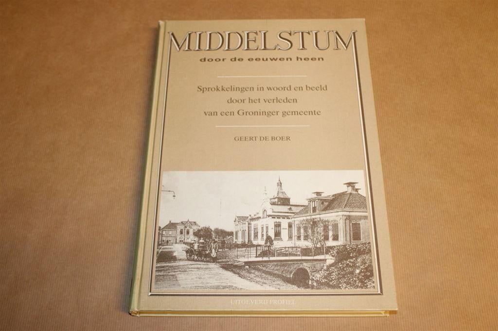 Middelstum door de eeuwen heeb : sprokkelingen in woord en b, Boeken, Ophalen of Verzenden, Zo goed als nieuw