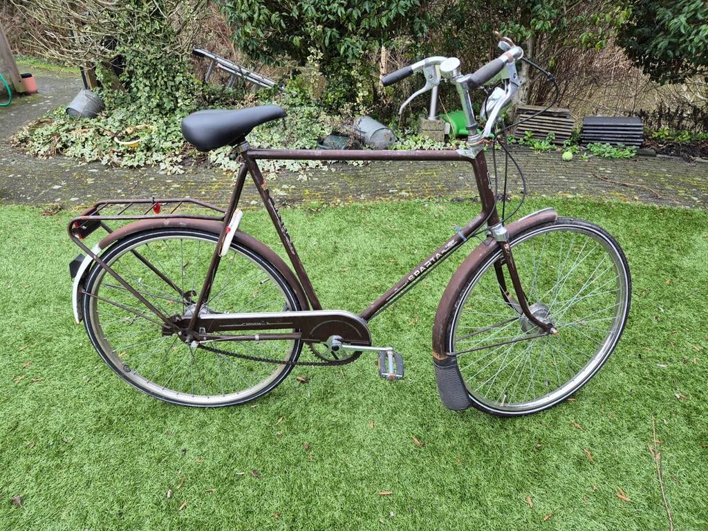 Heren fiets Sparta, moet wel gerepareerd worden, Ophalen