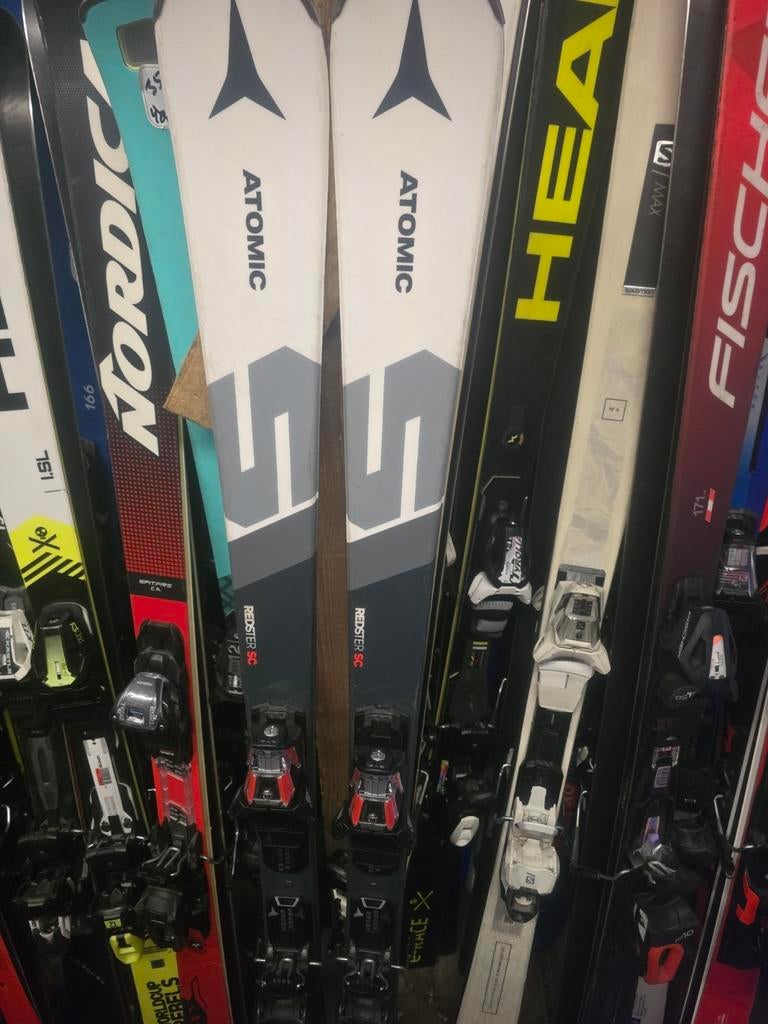 154 142cm ATOMIC REDSTER SC 2024/25, Sport en Fitness, Skiën en Langlaufen, 160 tot 180 cm, Ophalen of Verzenden, Zo goed als nieuw
