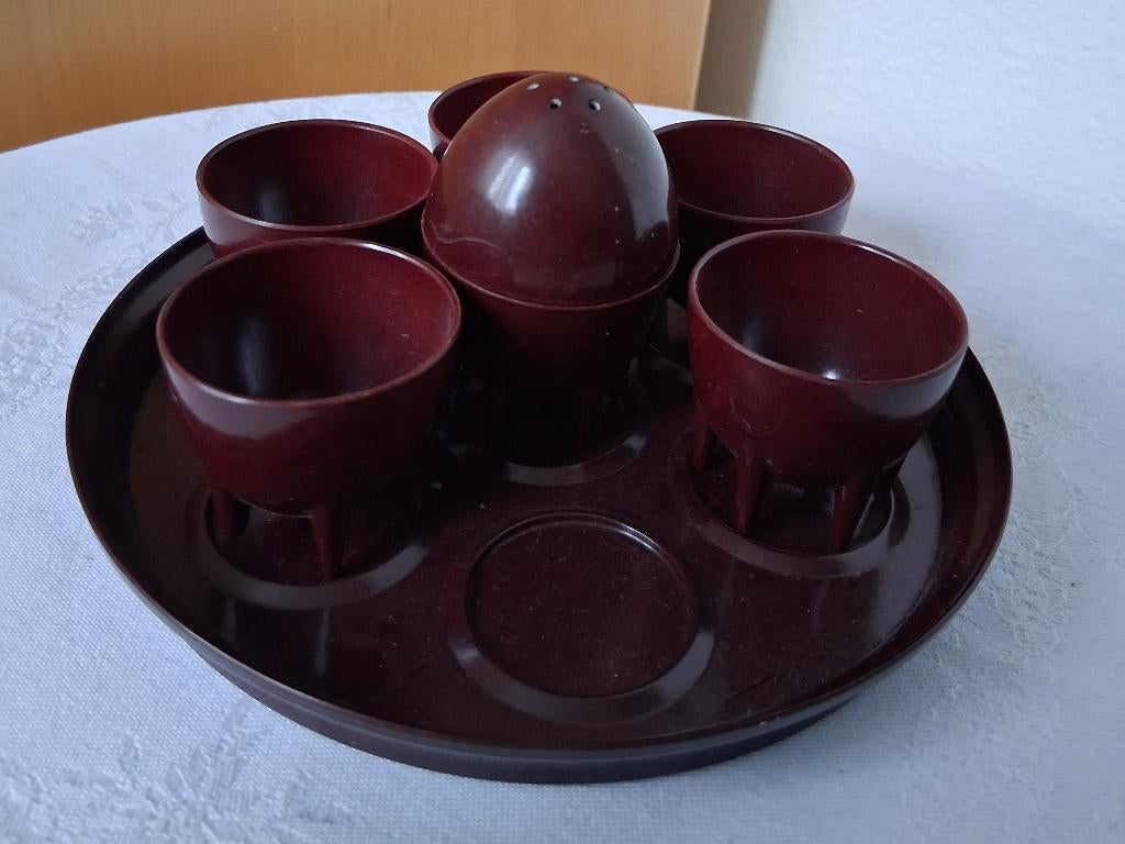 Bakeliet setje 5 eierdopjes +zoutstrooier *eureka*, Antiek en Kunst, Ophalen of Verzenden