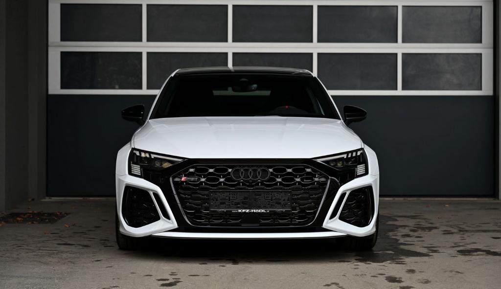 Audi RS3 WIT 2024 te huur/huren/auto verhuur/ auto huren, Personenauto