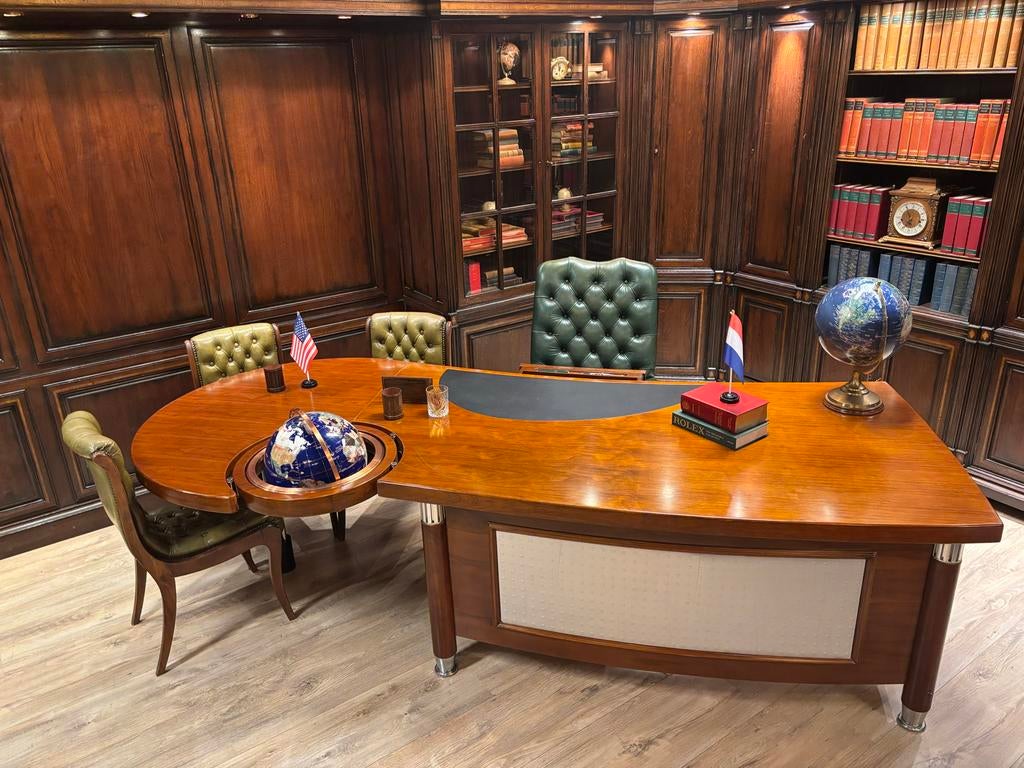 Luxe President Bureau -directiebureau met Draaiende Globe
