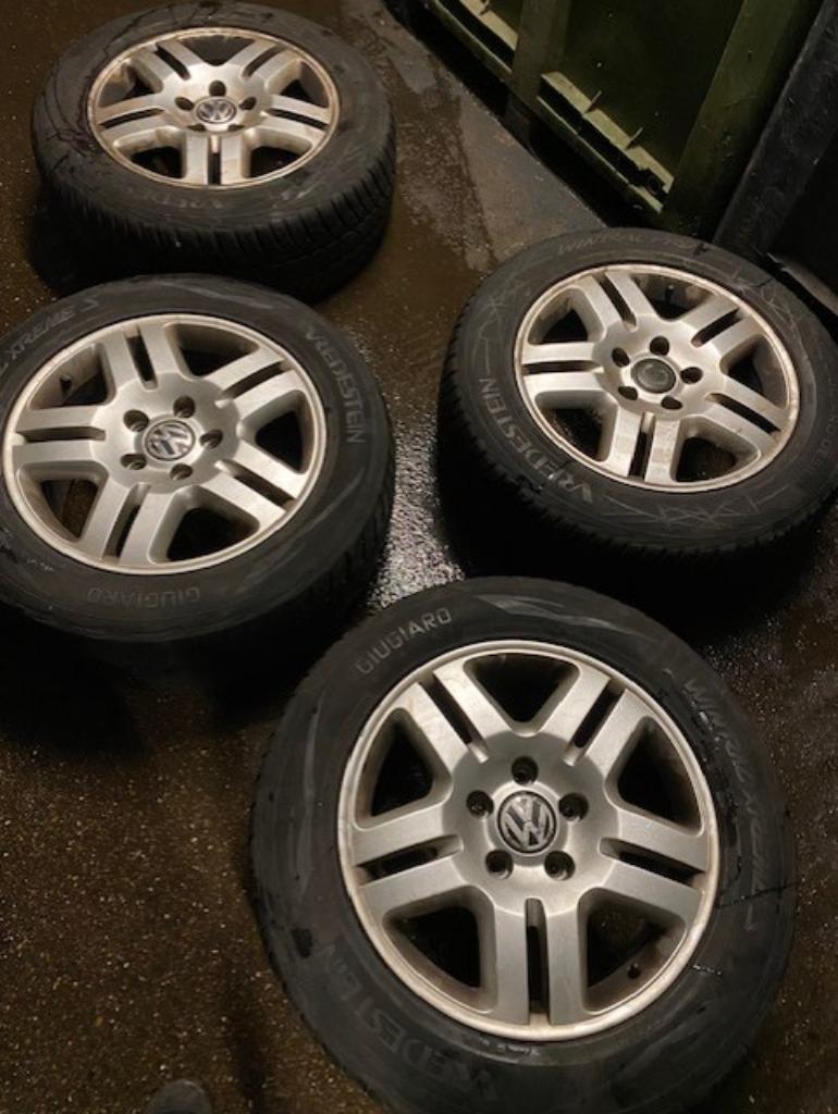 VW Touran Wielen 225-55-18 M+S, Ophalen, 18 inch, Gebruikt, Banden en Velgen