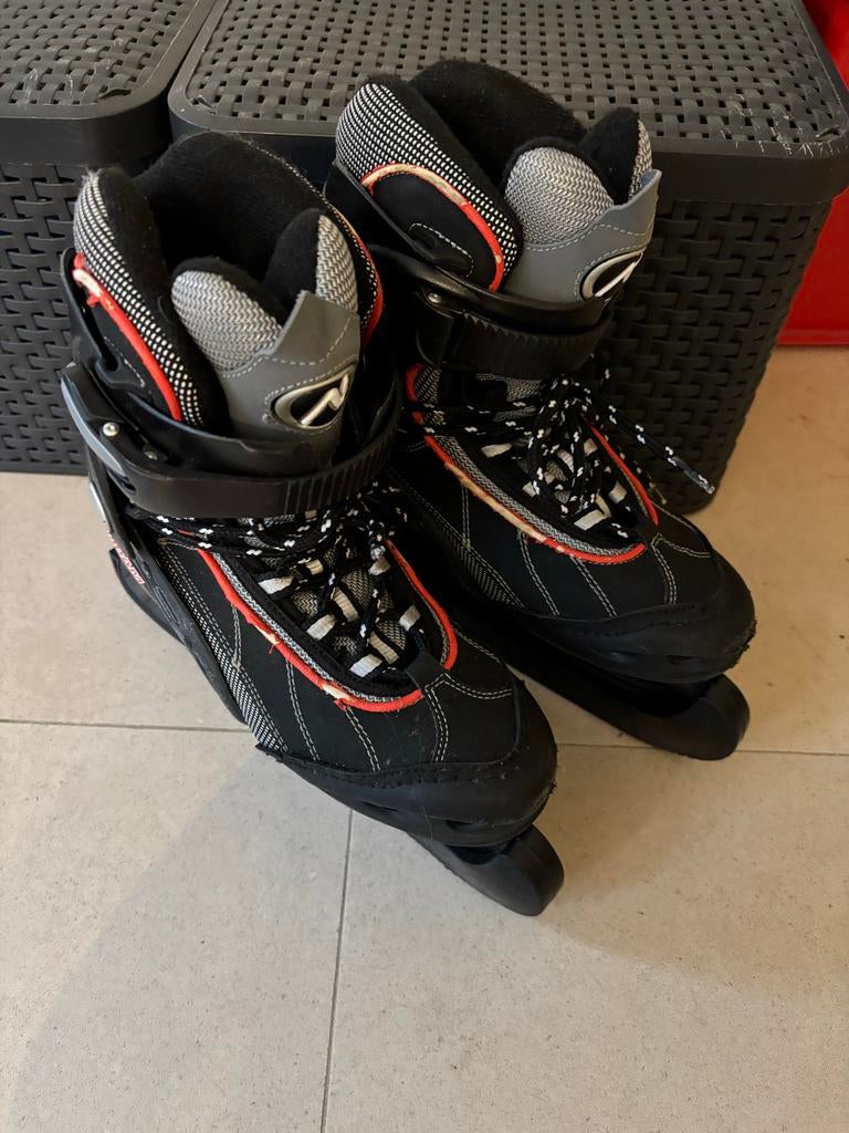 Nijdam Ijshockey schaatsen maat 38 zwart met beschermers!, Gebruikt, Ophalen of Verzenden, IJshockeyschaatsen, Nijdam