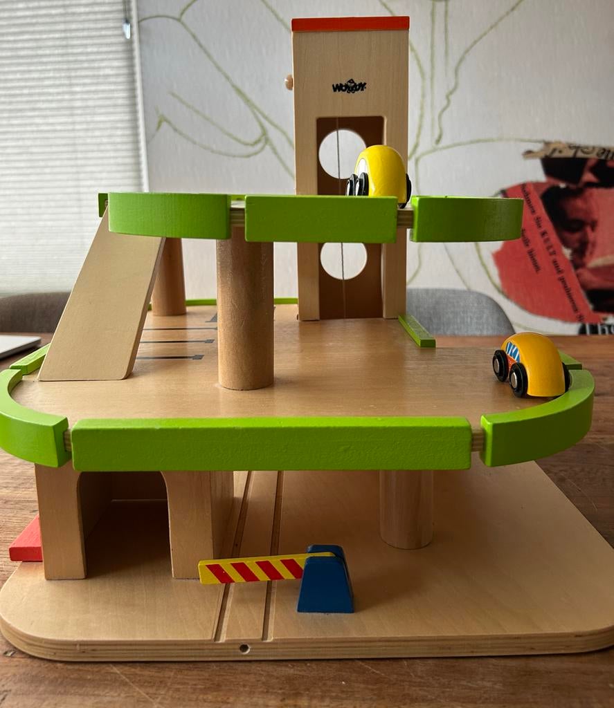 Woody Houten Parkeergarage met aansluiting voor houten trein, Kinderen en Baby's, Speelgoed | Overig, Ophalen, Gebruikt, Jongen of Meisje