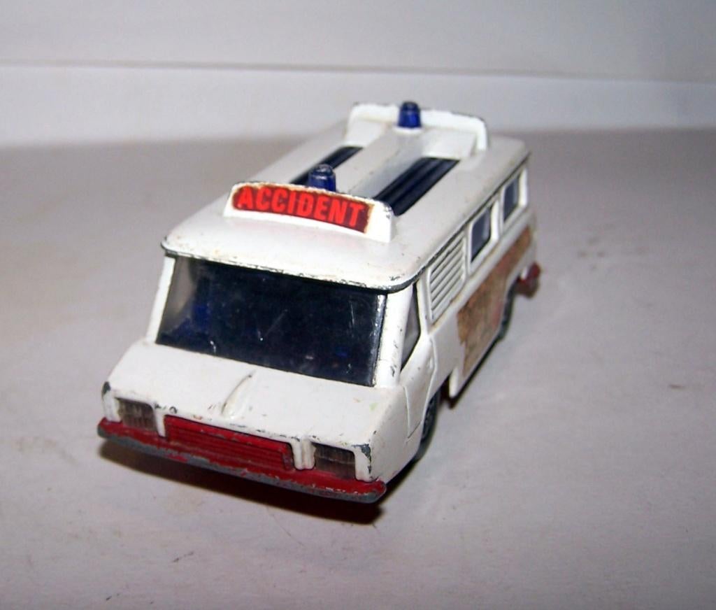 Vintage Corgi Motorway Ambulance. Igs., Ophalen of Verzenden, Gebruikt, Bus of Vrachtwagen, Corgi