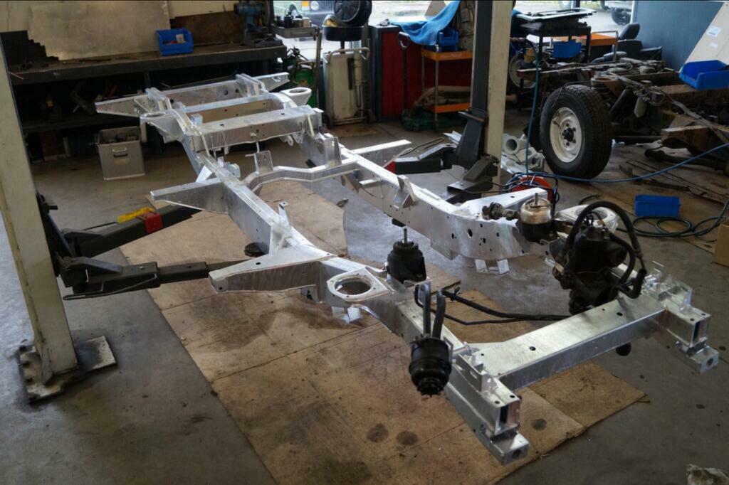 Land Rover Defender Restauraties, Auto's, 7 stoelen, 122 pk, Diesel, 2402 cc