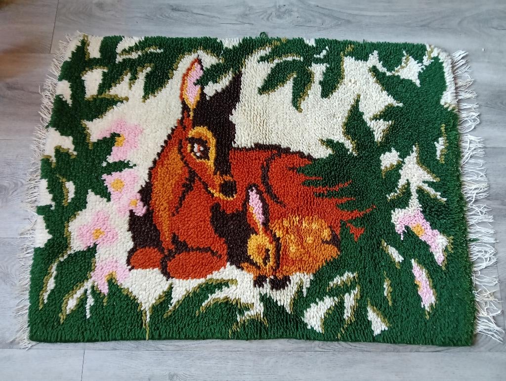 Vintage groot vloerkleed Bambi, Gebruikt, 50 tot 100 cm, 100 tot 150 cm, Verzenden