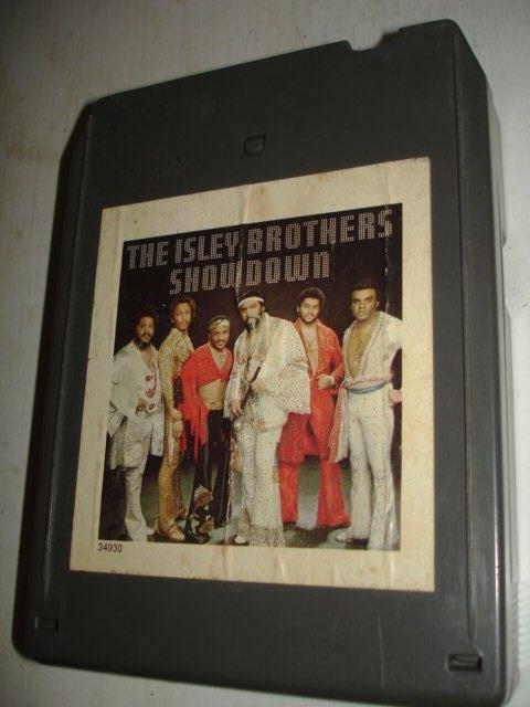 The Isley Brothers- Showdown- 8-TRACK CASSETTE-, Cd's en Dvd's, Cassettebandjes, Verzenden, Gebruikt, 1 bandje