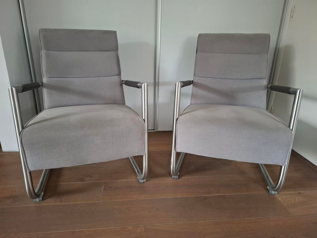 2 Xooon lichtgrijze stoelen met armleuning, Ophalen, Gebruikt, Twee, Leer