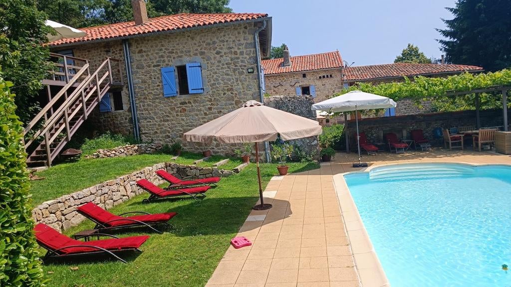 Vakantiehuis in de Ardeche met zwembad., Ardèche of Auvergne, 2 slaapkamers, Open haard, Landelijk