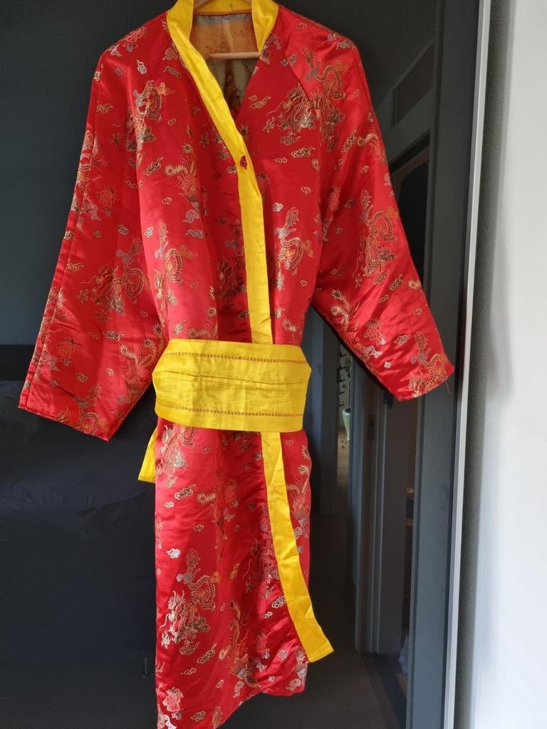 Rode kimono met gouden draken, Kleding | Dames, Carnavalskleding en Feestkleding, Zo goed als nieuw, Maat 38/40 (M), Ophalen of Verzenden