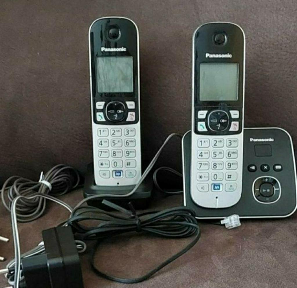 ZGAN! Panasonic telefoons, met 2 opaadstations., Ophalen of Verzenden, Zo goed als nieuw, 2 handsets