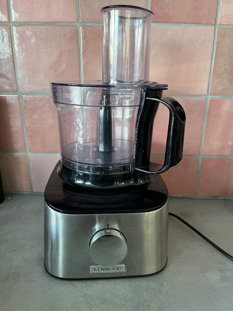 Keukenmachine kenwood, Witgoed en Apparatuur, Keukenmixers, 4 liter of meer, Ophalen, Zo goed als nieuw, 3 snelheden of meer