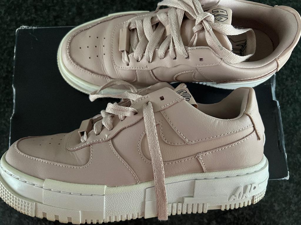 Nike Air Force 1 Pixel Beige. Maat 37,5, Nike Air Force 1, Beige, Ophalen of Verzenden, Sneakers of Gympen