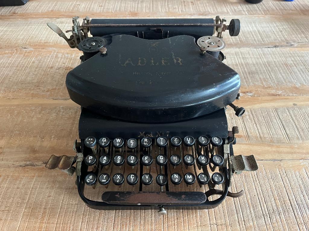 Antieke typemachine – Adler Model 7 (begin 20e eeuw), Ophalen, Gebruikt