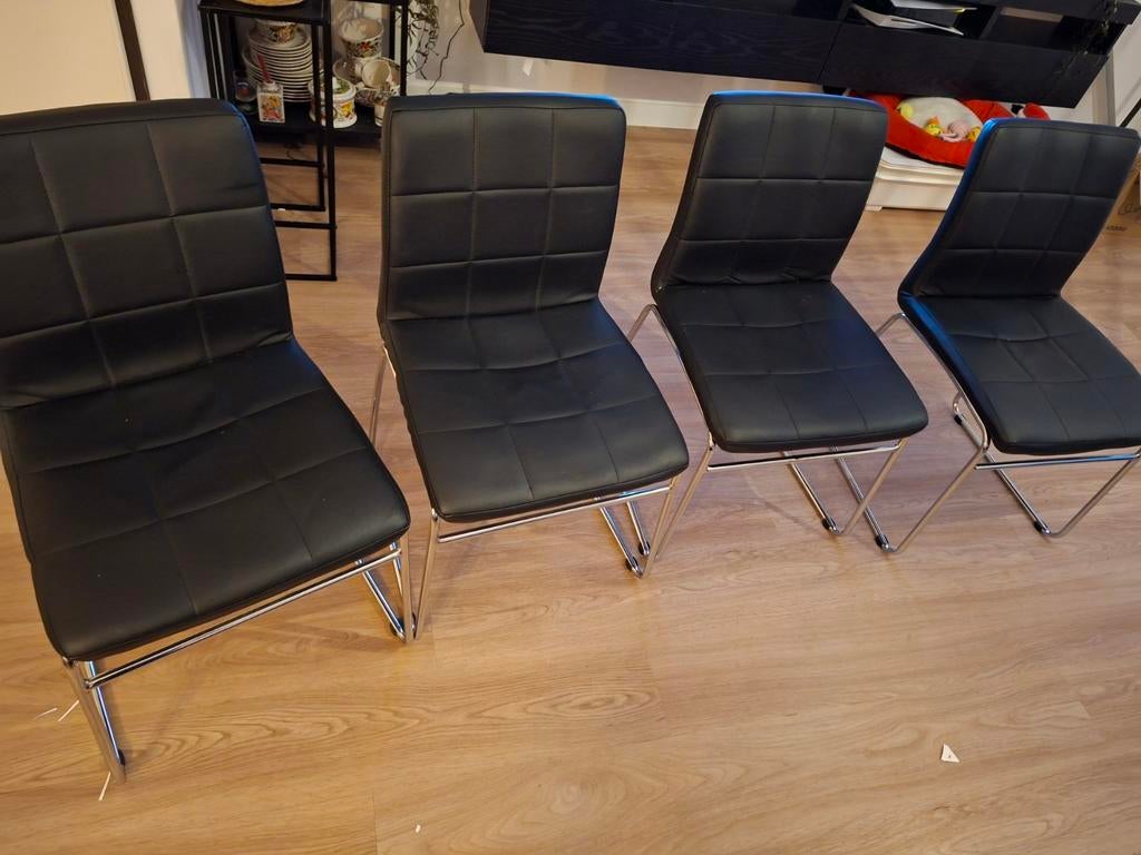 4 Zwarte JYSK Hammel Eetkamerstoelen - Zo Goed Als Nieuw!, Ophalen, Gebruikt, Zwart, Vier