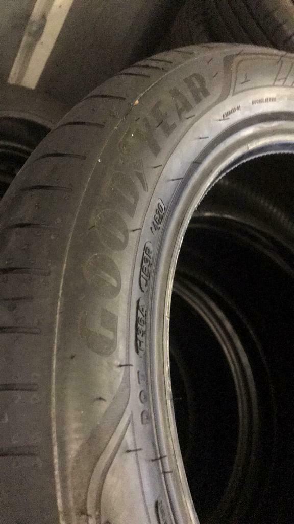 “215 50 17 goodyear. Demo. Puntjes zitten er nog op”, Ophalen, 17 inch, Band(en), Personenwagen