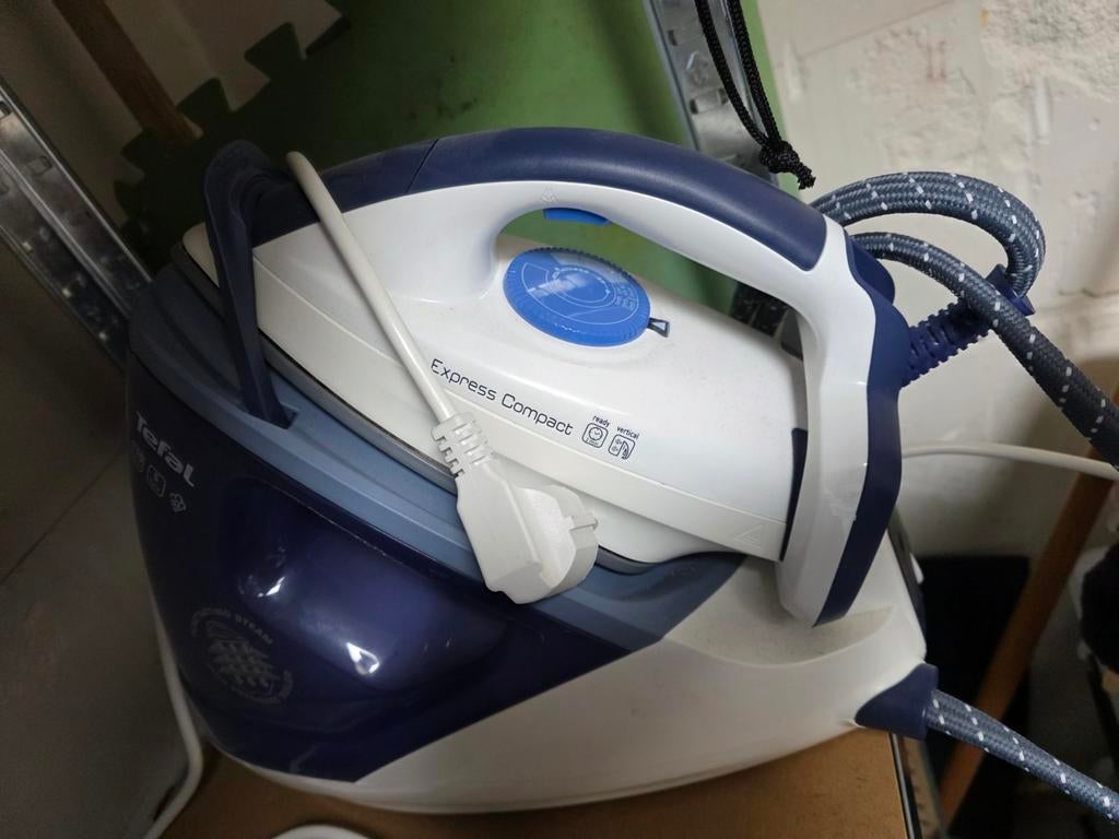 Tefal strijkijzer express compact anti calc, Ophalen, Zo goed als nieuw